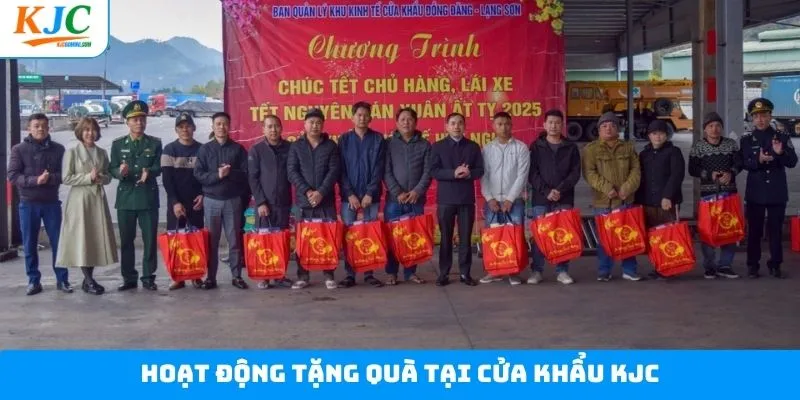 Những hoạt động chính của chương trình tặng quà tại cửa khẩu